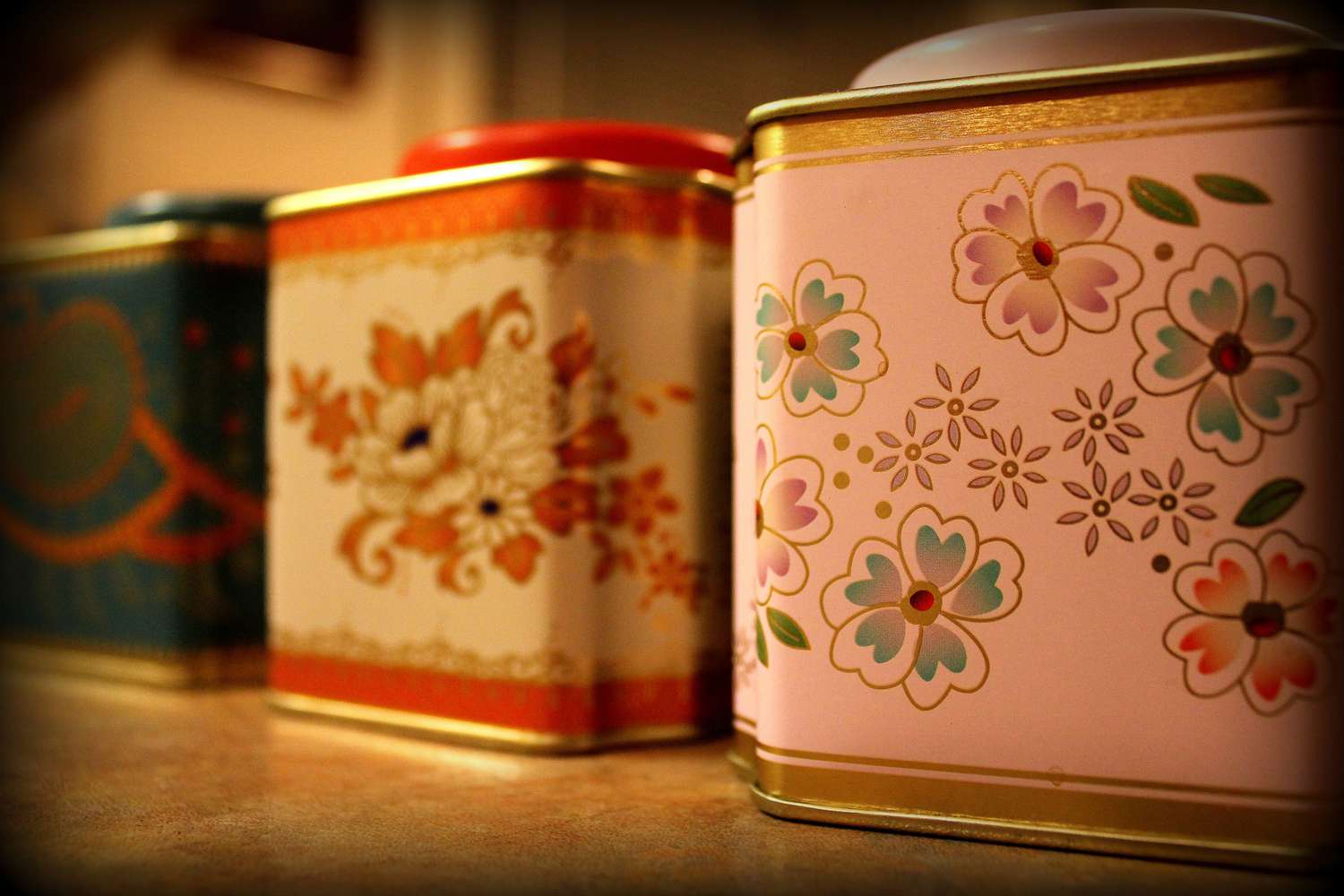 Vintage tea tins