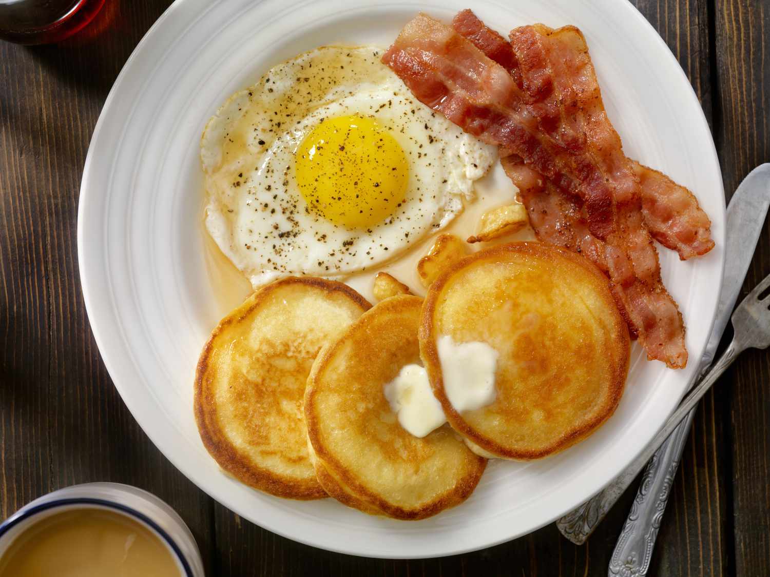 Grand Slam Breakfast - Pfannkuchen, Speck und Eier