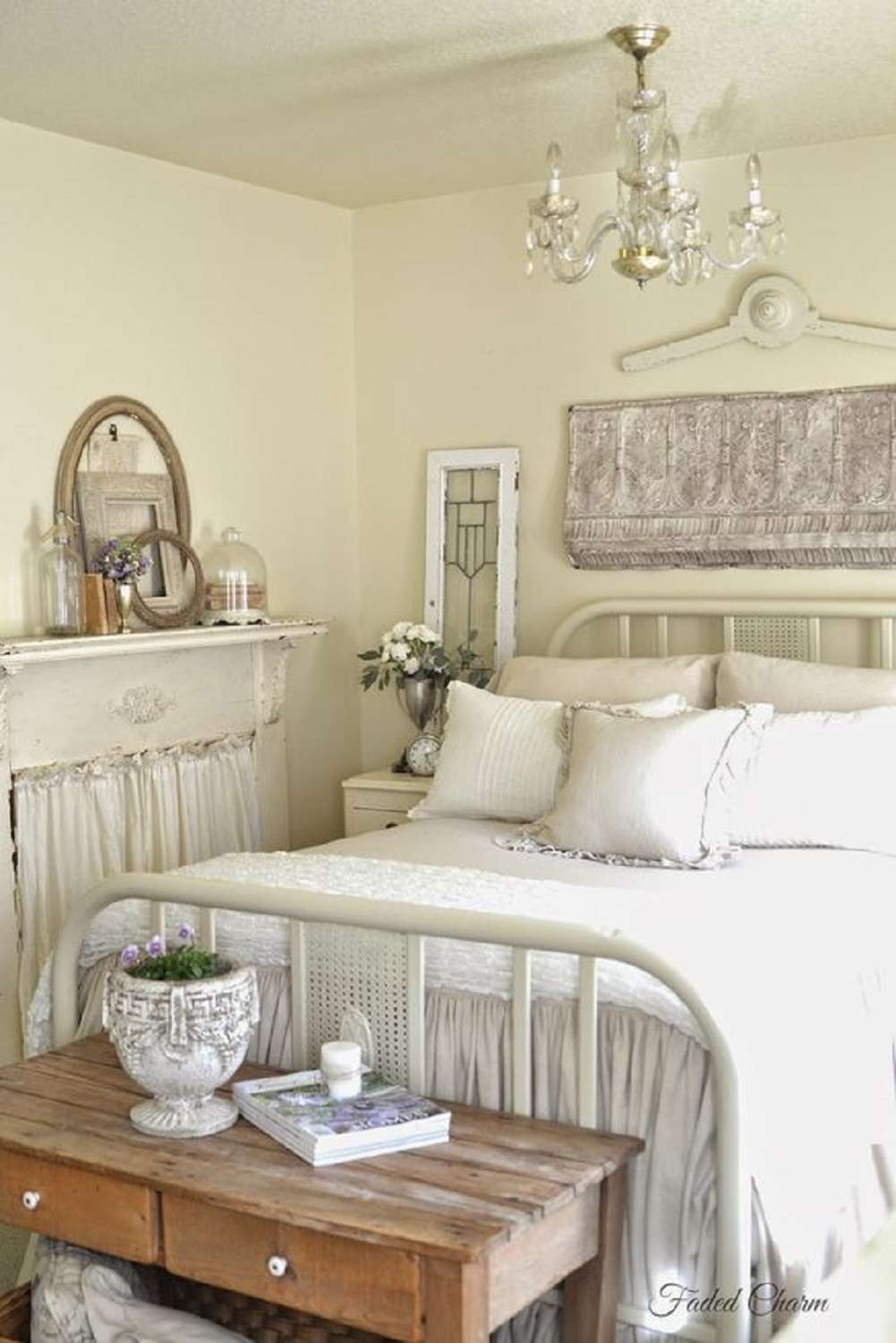 French country shabby bedroom