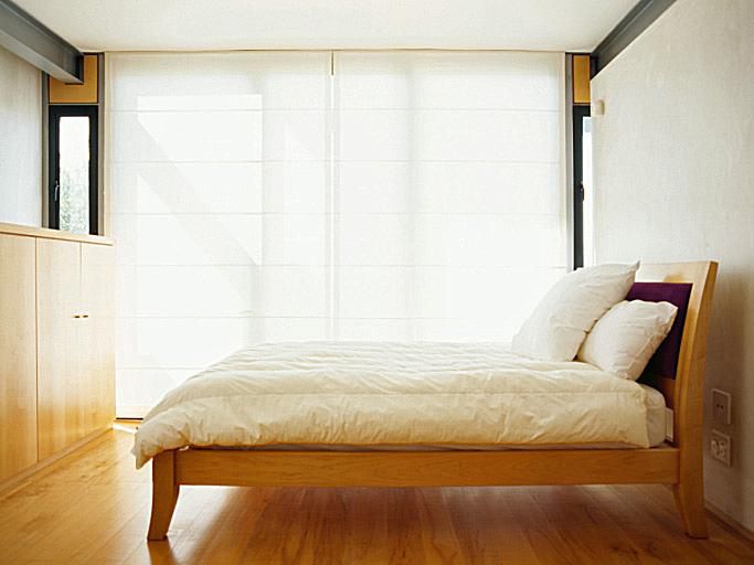 Helle Farben und einfache Linien für das Schlafzimmer