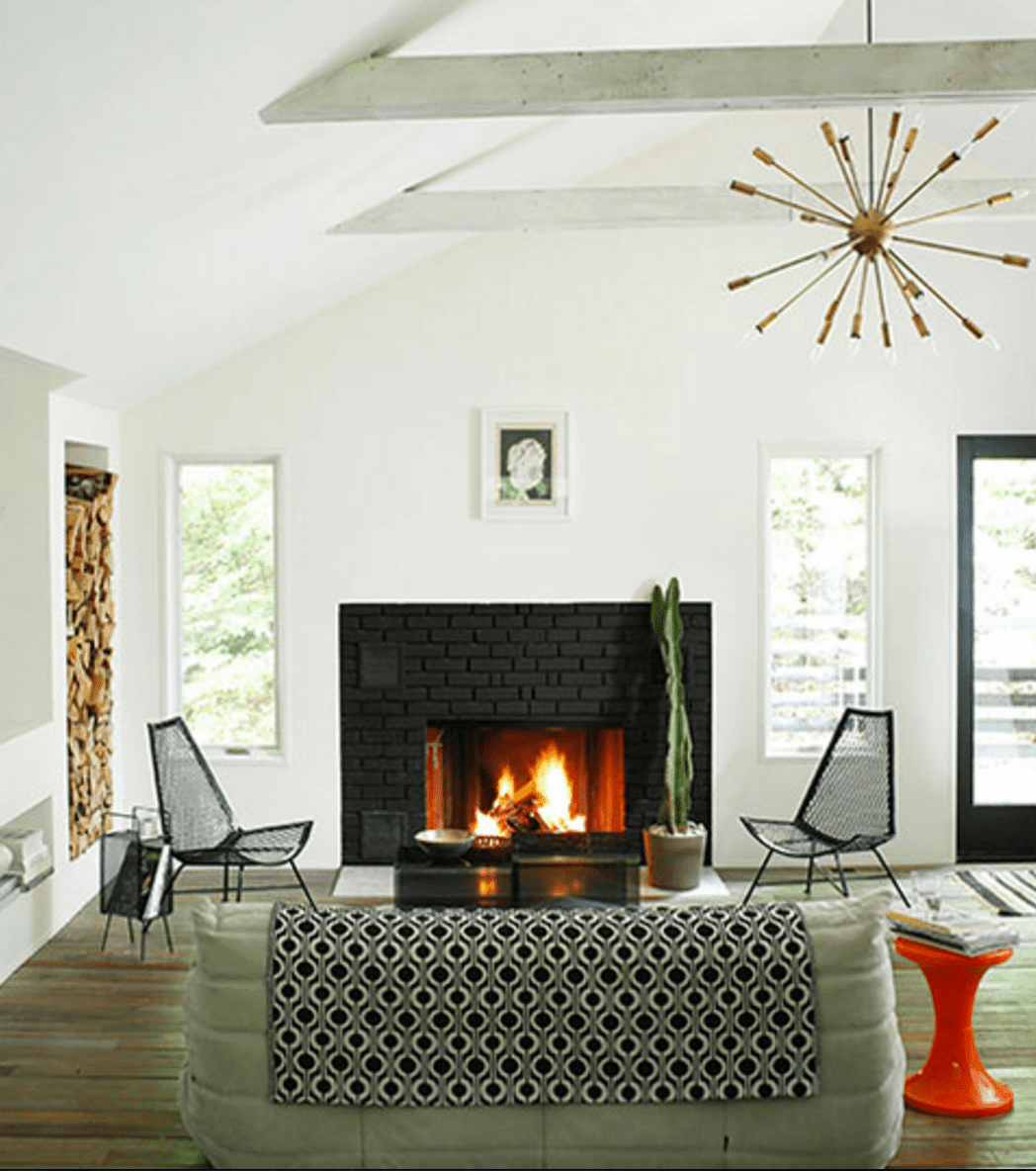Salon moderne avec cheminée