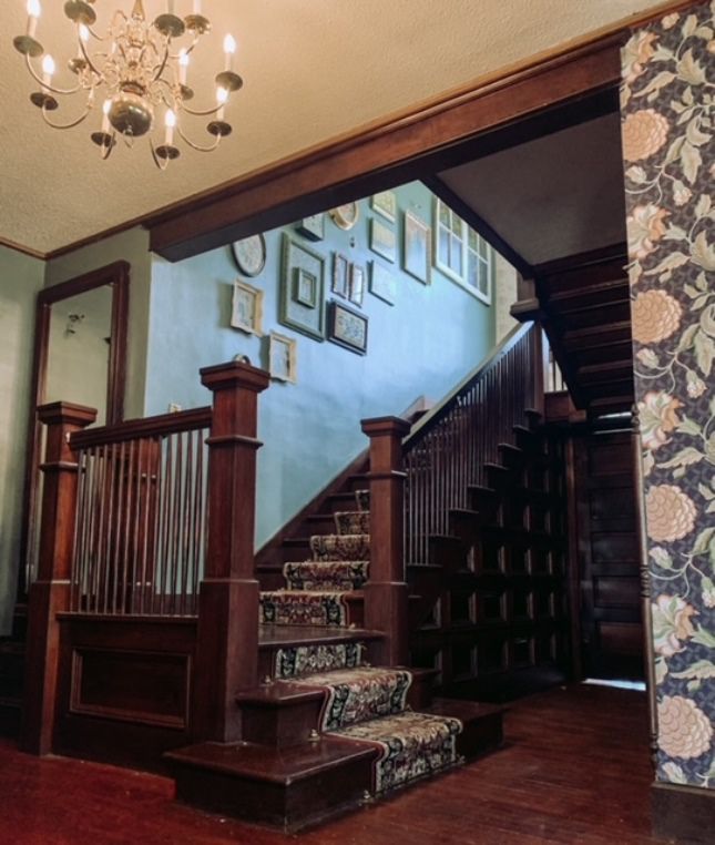 1890 American foursquare Hall