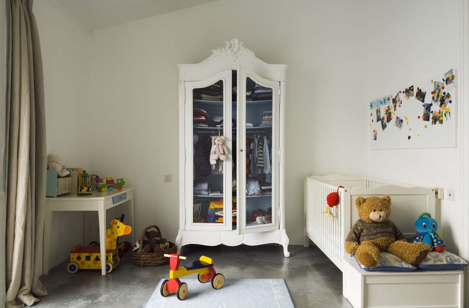 Kleiderschrank im Kinderzimmer