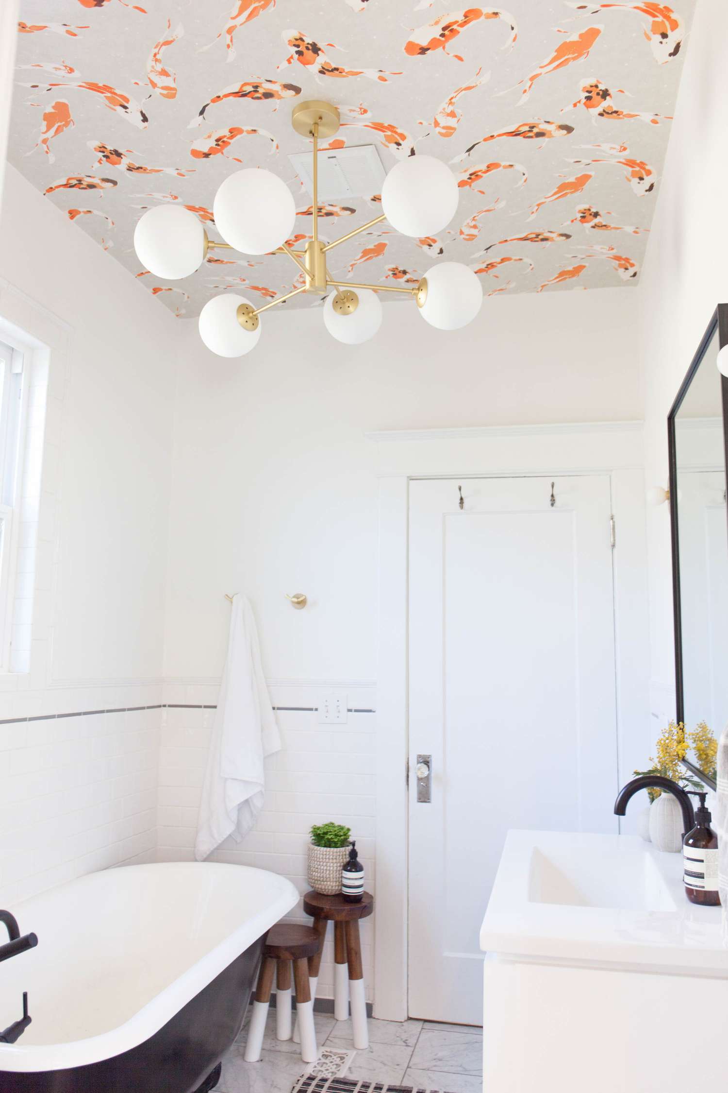 papier peint plafond salle de bain