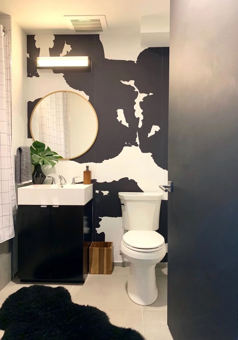 black and white bathroom accent wall