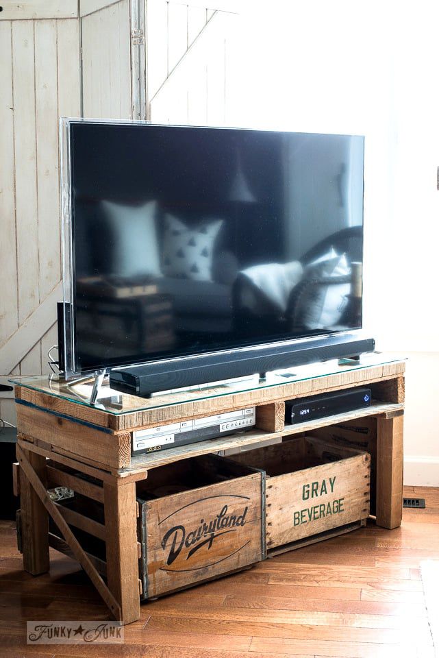 suporte de TV de madeira de palete