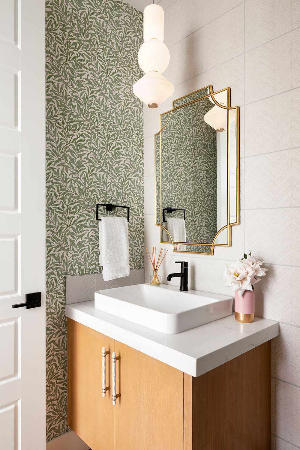 botanical wallpaper bathroom