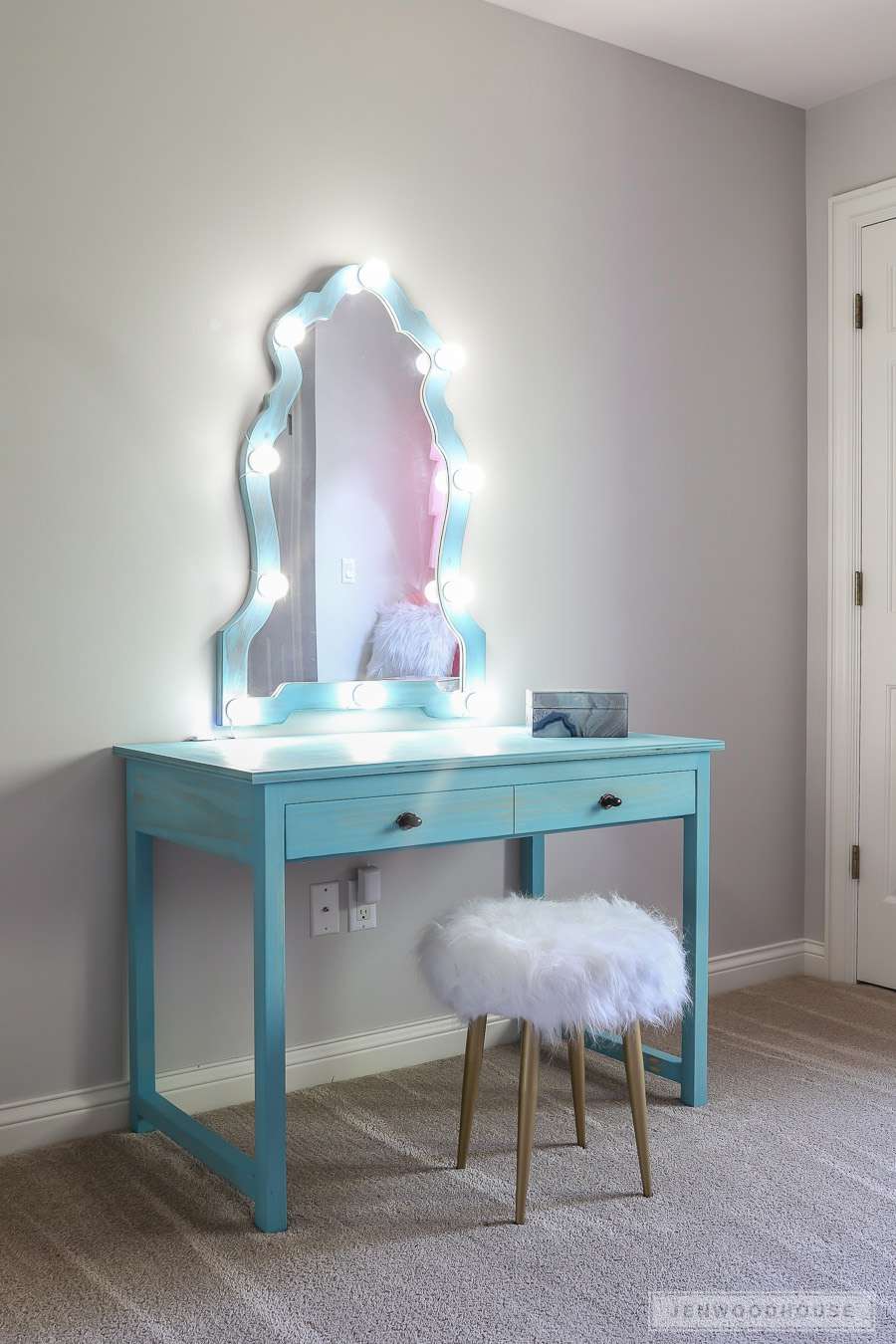 A DIY makeup vanity