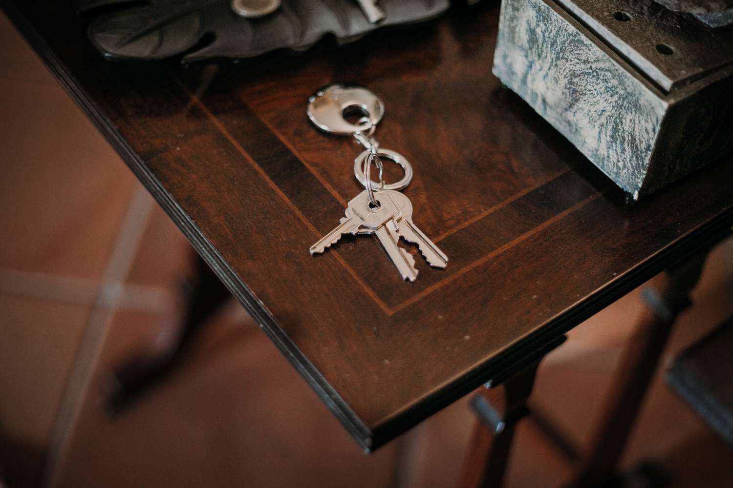 chaves na mesa
