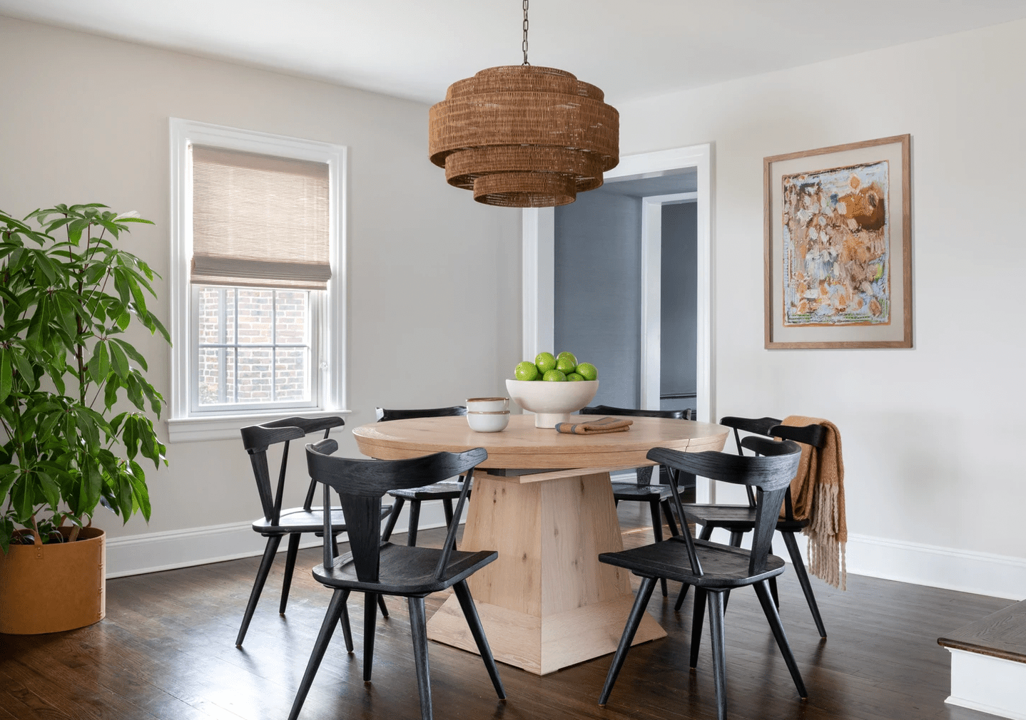 balboa walls in dining nook