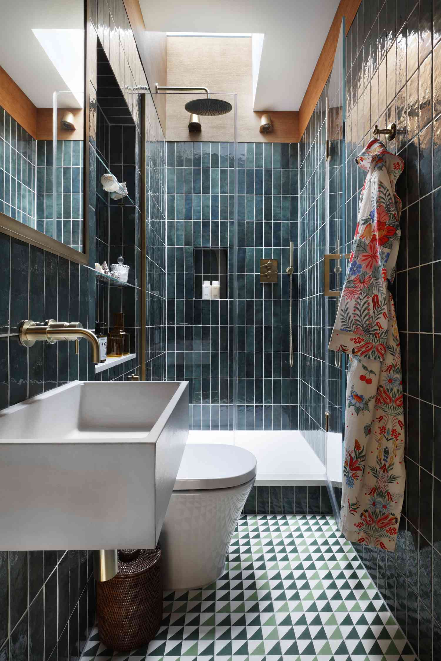 dark bathroom ideas glassy tile