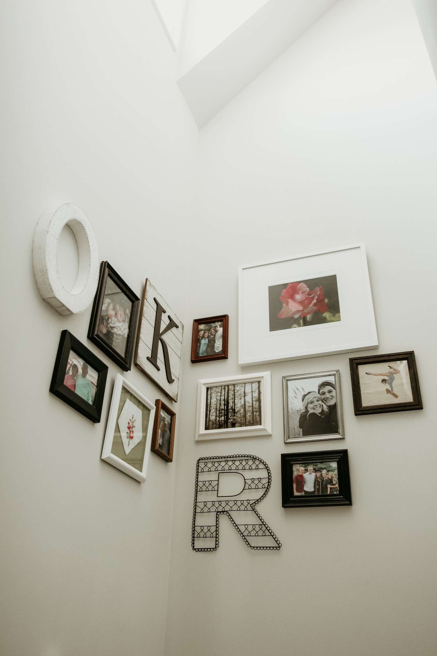 Familienfoto-Wand in der Ecke