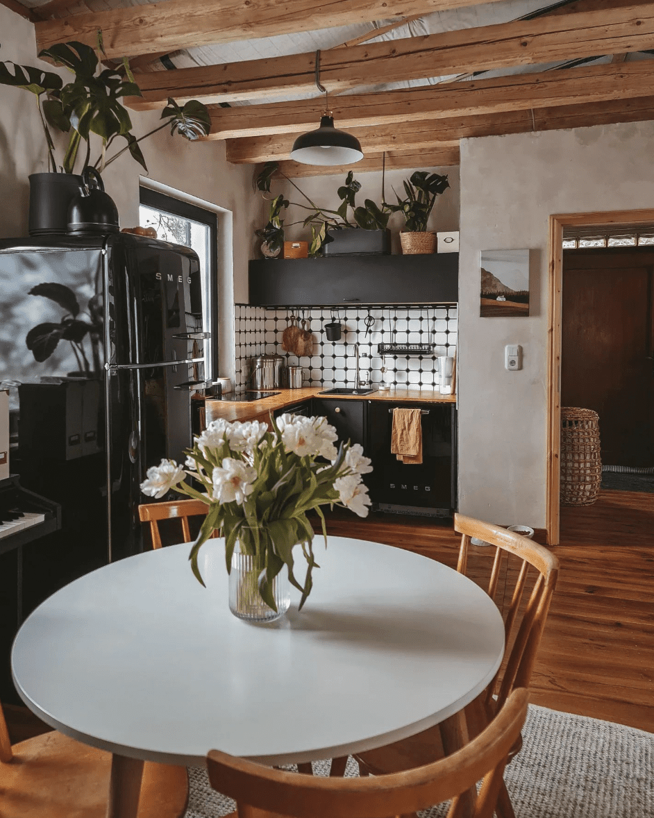 cabaña cocina con plantas