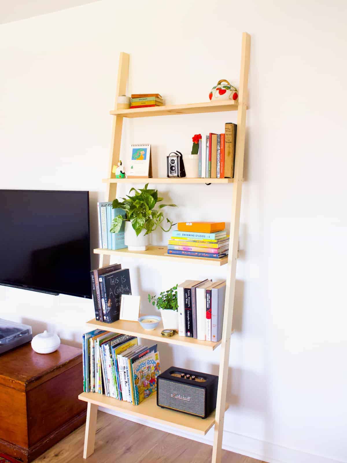 diy leaning bookshelf
