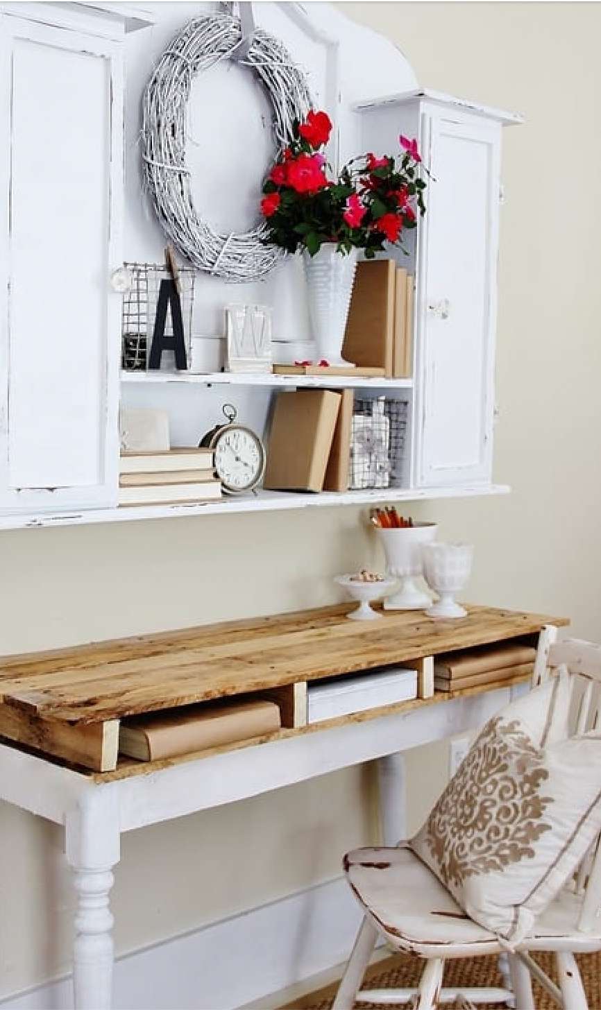 pallet wood bookshelf