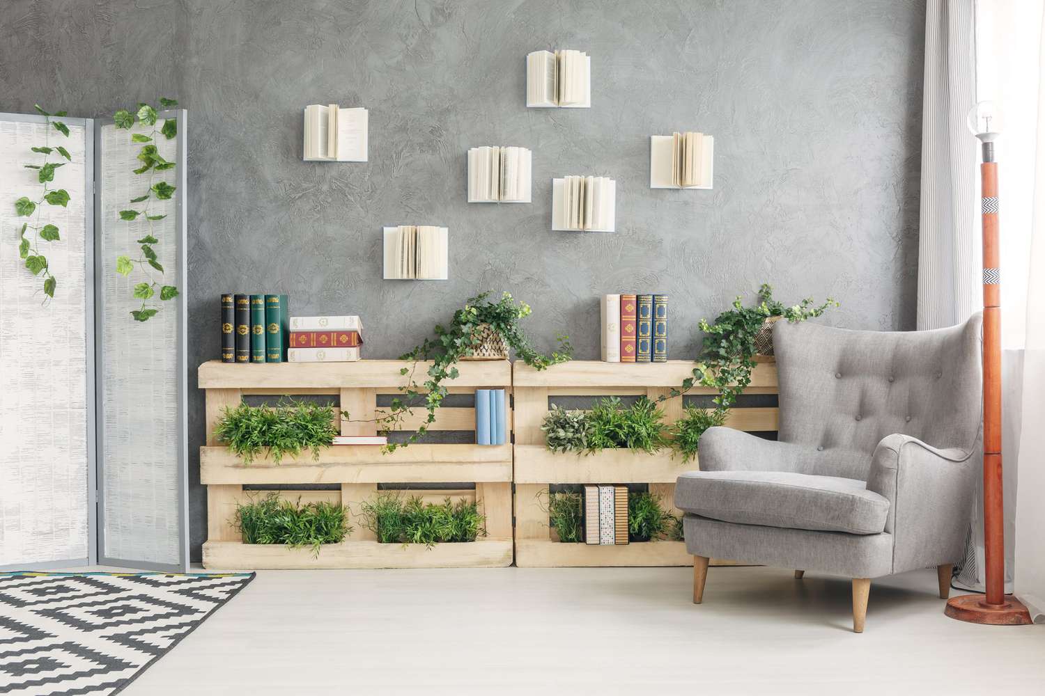 wood pallet bookshelf