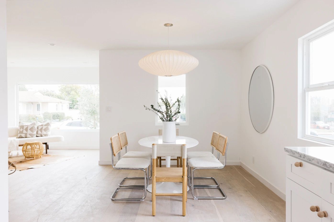 minimalist midcentury modern dining room