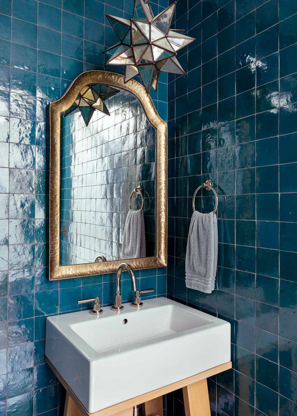 navy blue accent wall bathroom