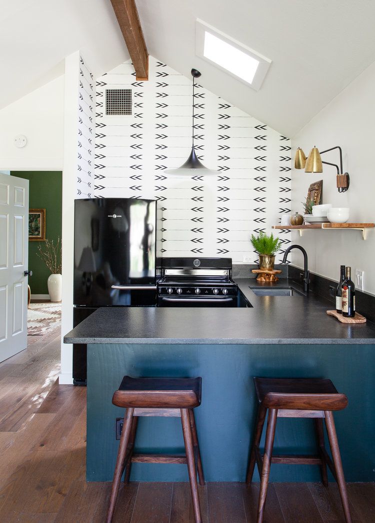 navy blue accent wall lower cabinets