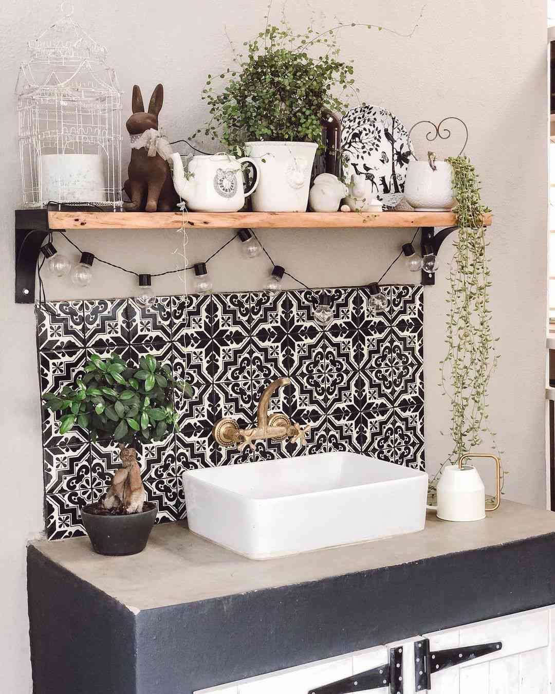 tile backsplash outdoor sink