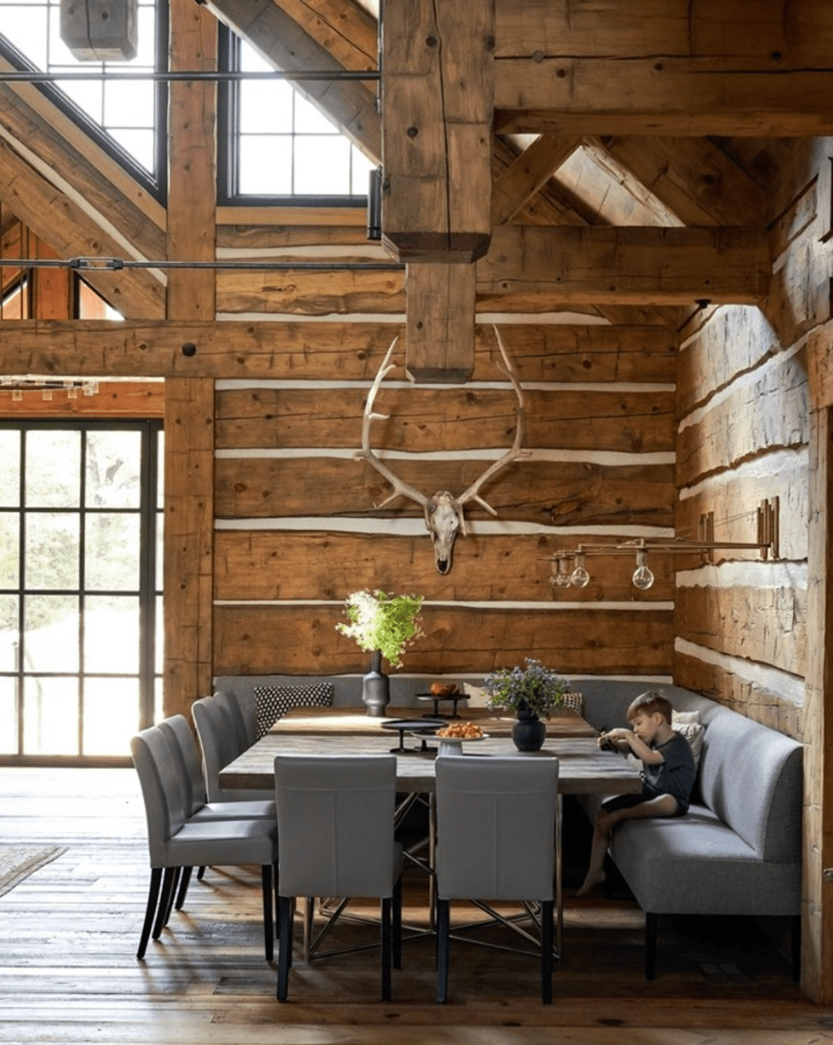 Modern breakfast nook in cabin 