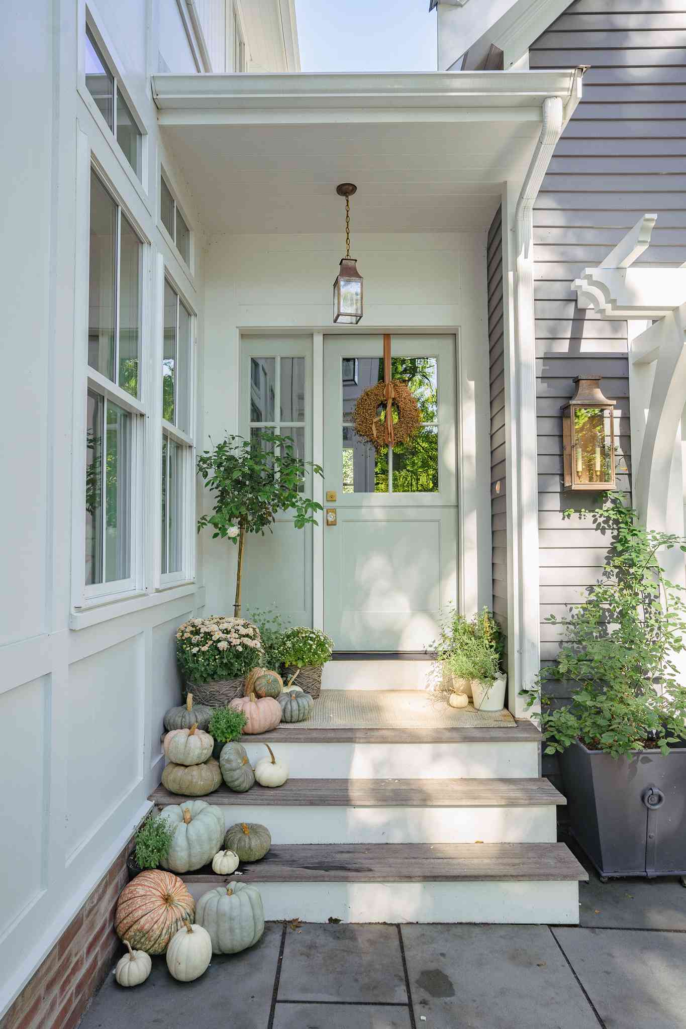 fall door decorating ideas green