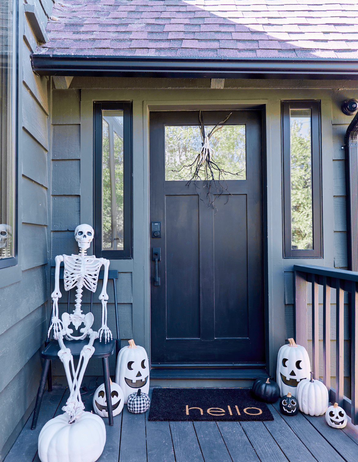 ideias de decoração de portas de outono em preto e branco
