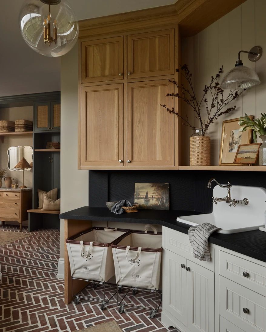 modern farmhouse laundry room mudroom 