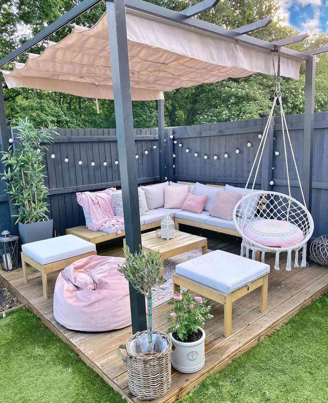 Eine DIY-Zaunidee für eine Pergola