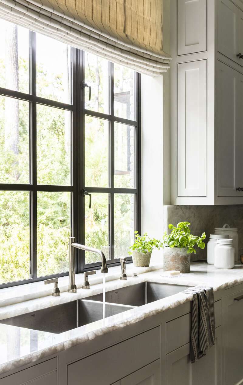 Küchenspülen-Fensterabdeckung