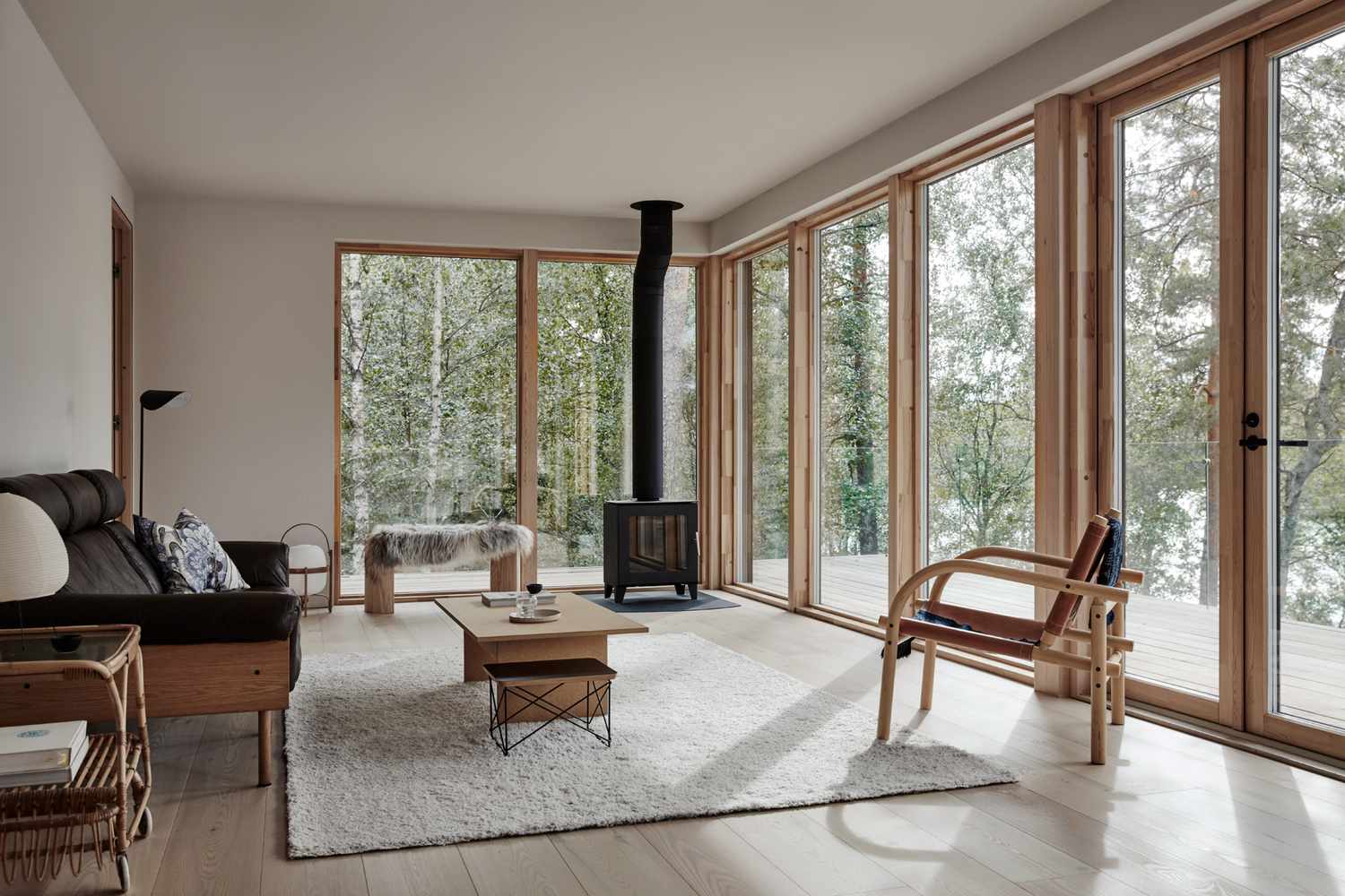 cabaña de madera minimalista Finlandia