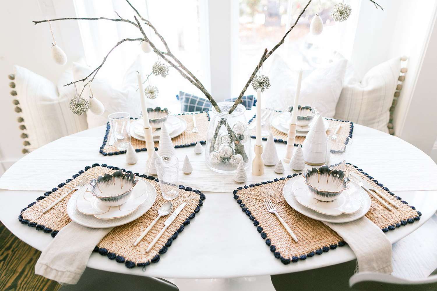 scandi navidad decoración puesta de mesa