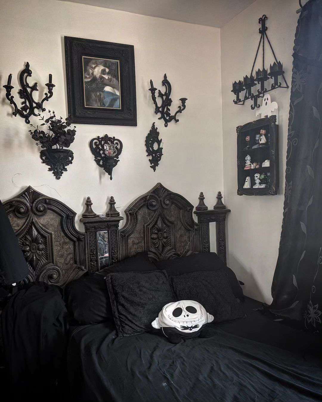ideas dormitorio gótico molduras ornamentación