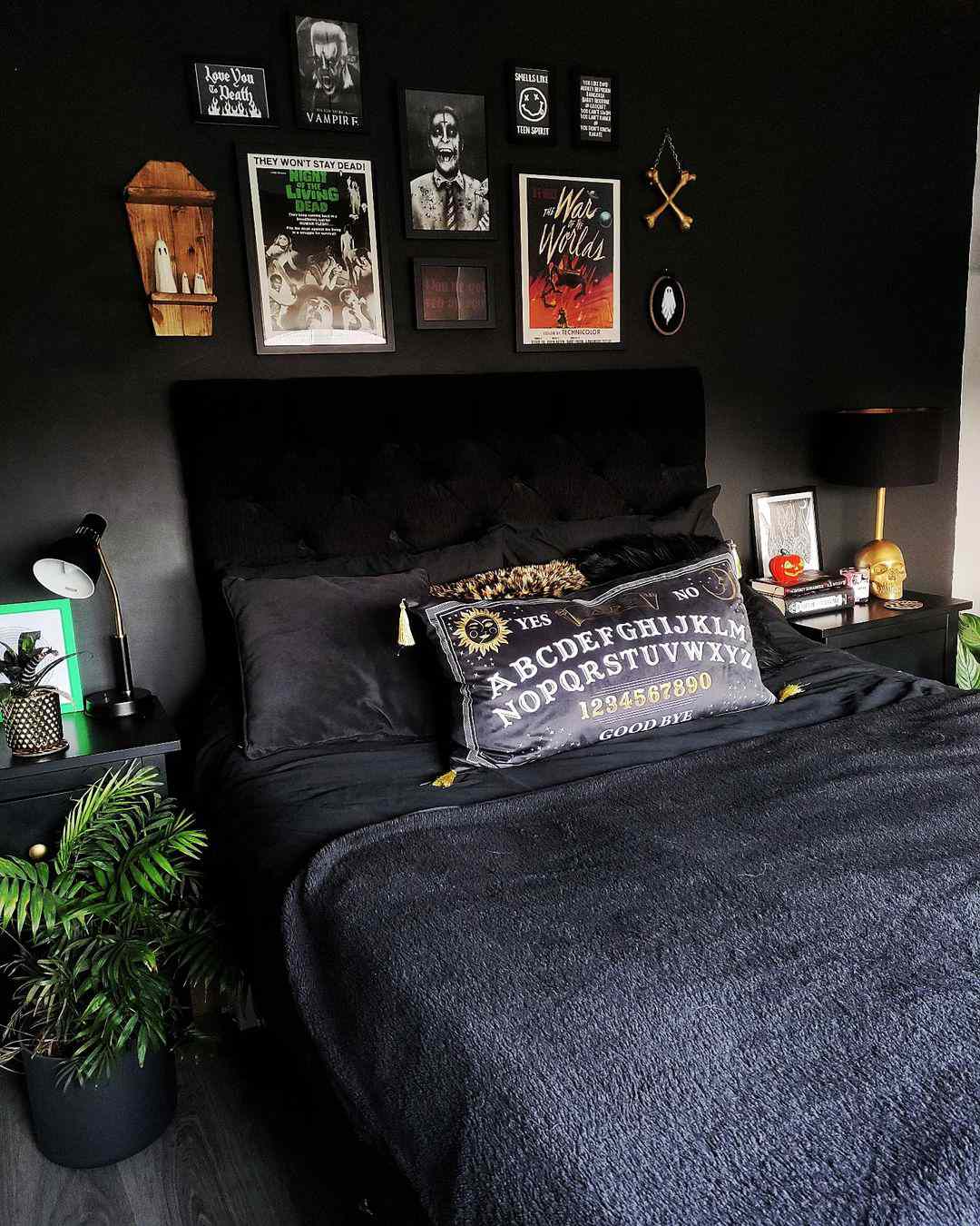 throw pillow gothic bedroom ideas