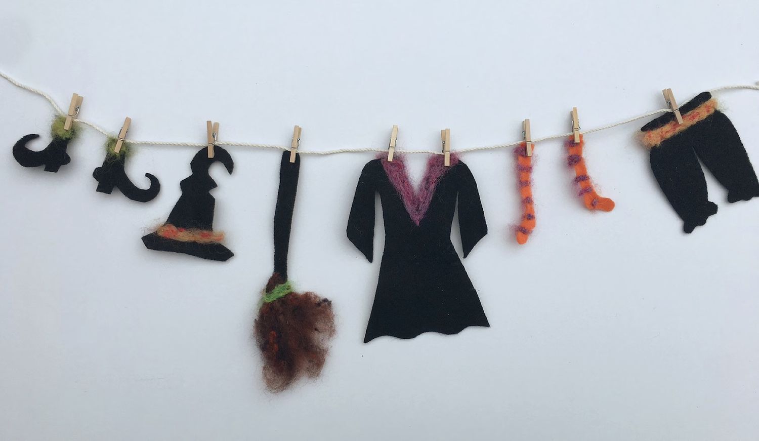 witch's clothesline halloween garland