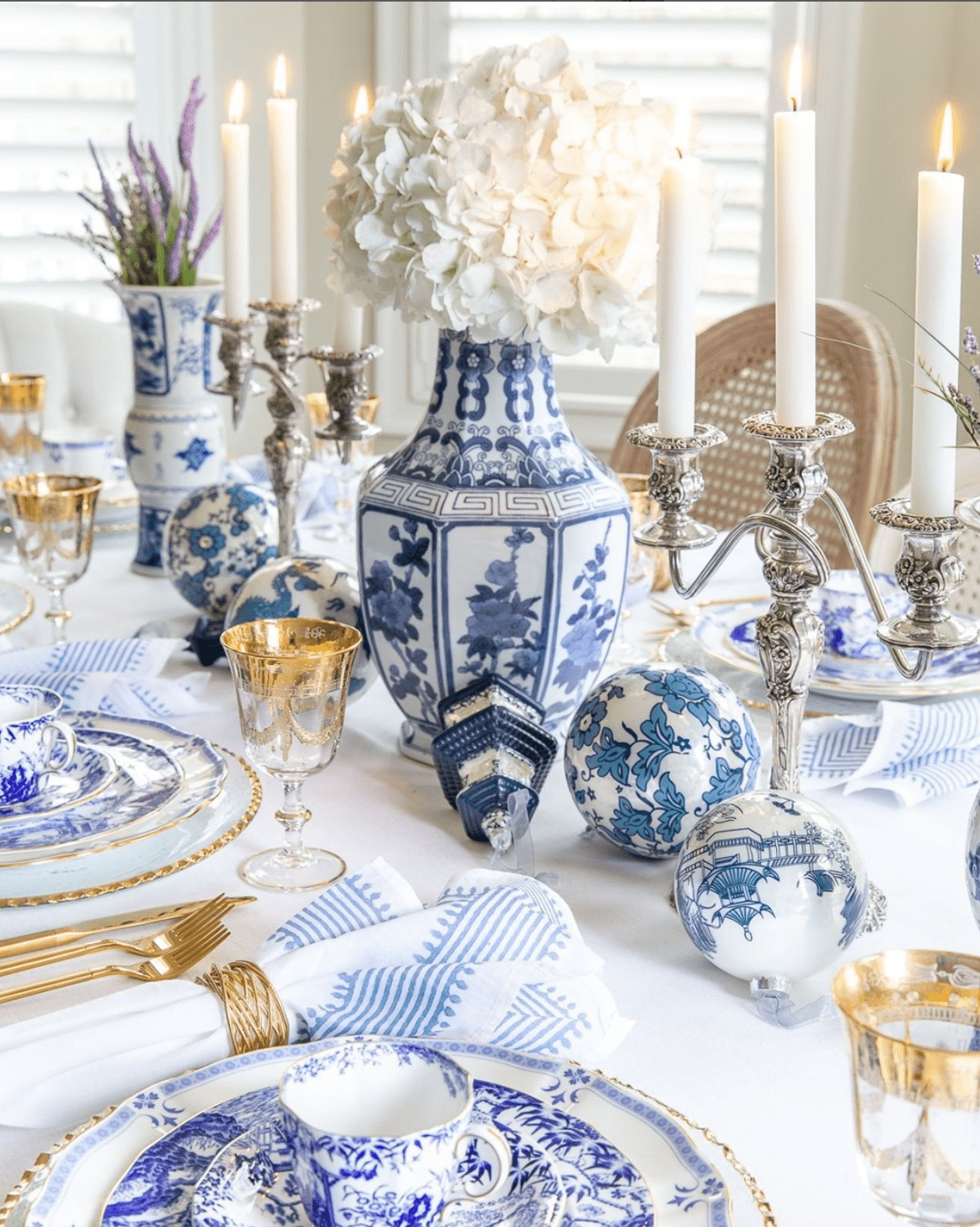 blau-weiße Chinoiserie für Chanukka