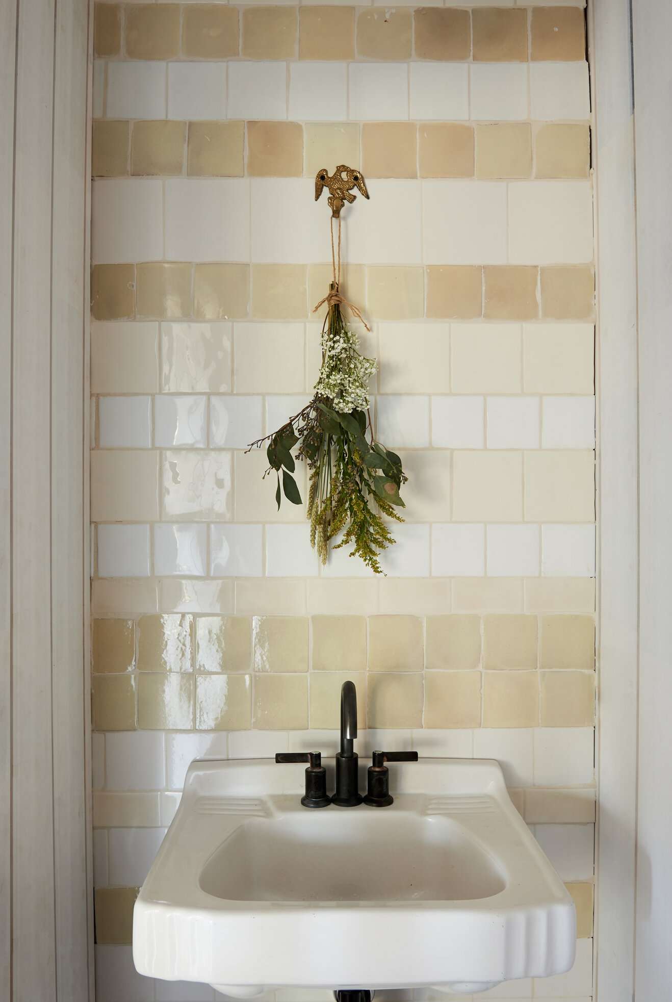 natural christmas bathroom decor