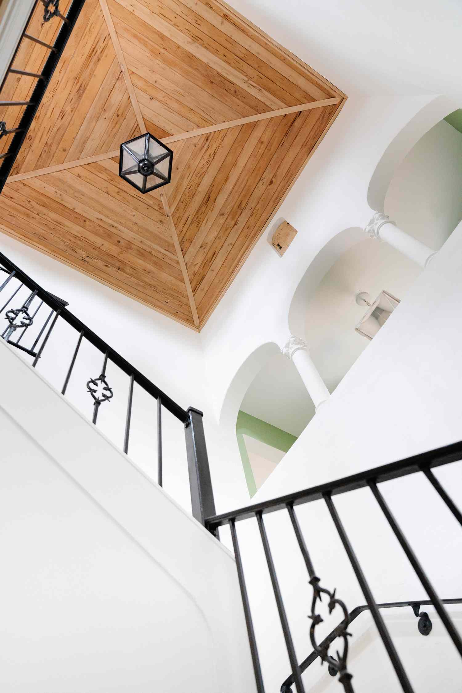 ideias de escadas de madeira teto de madeira