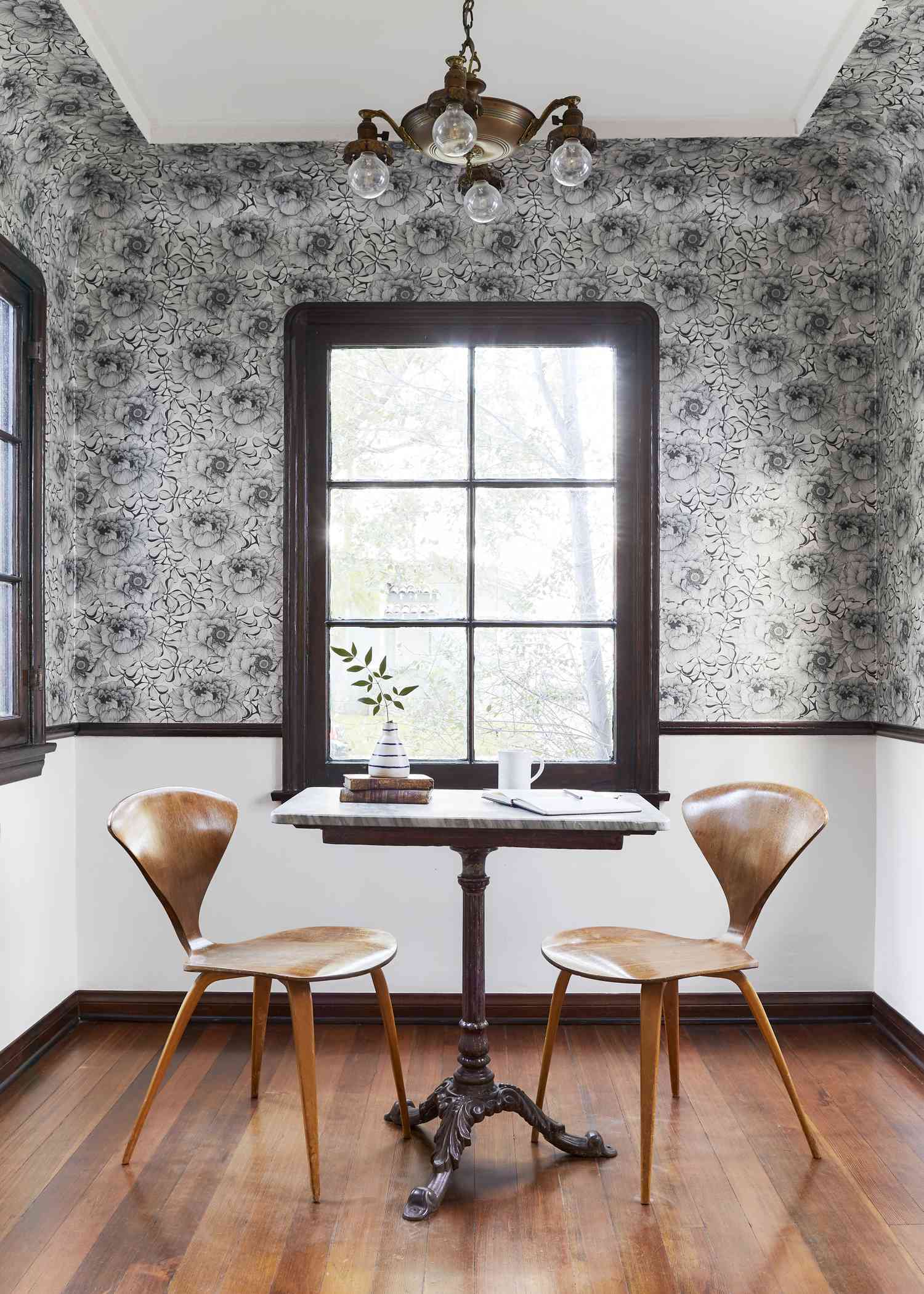 black trim in dining room