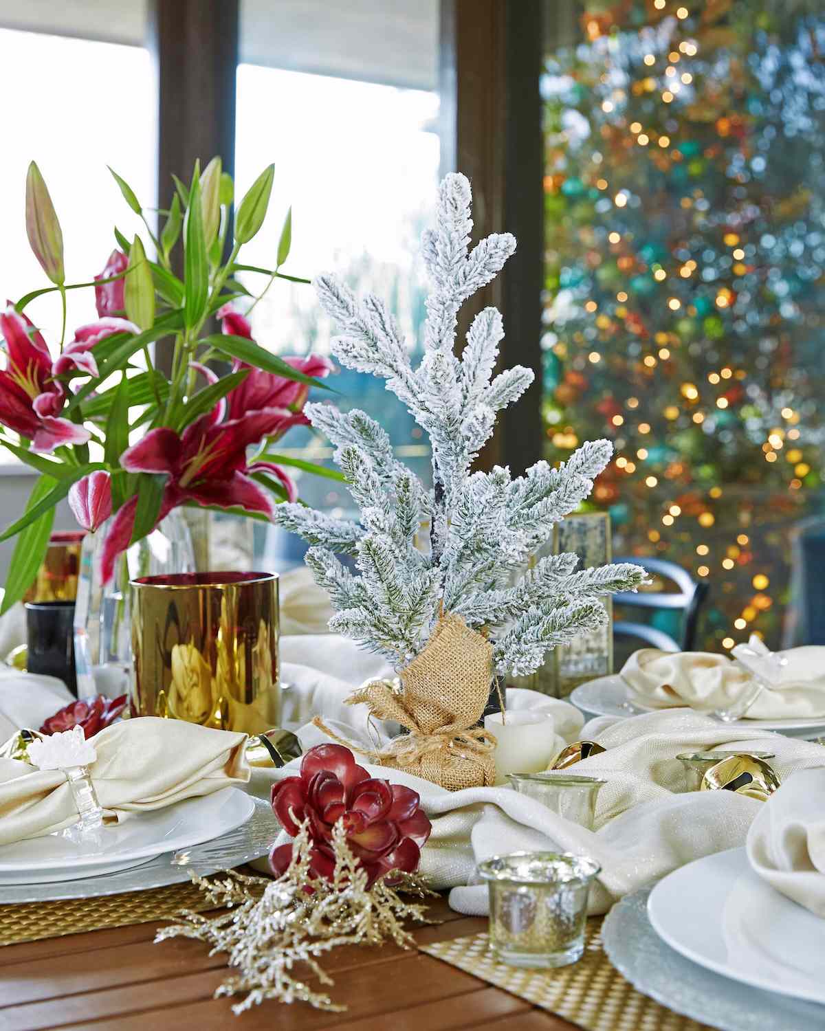 outdoor christmas dining table setting