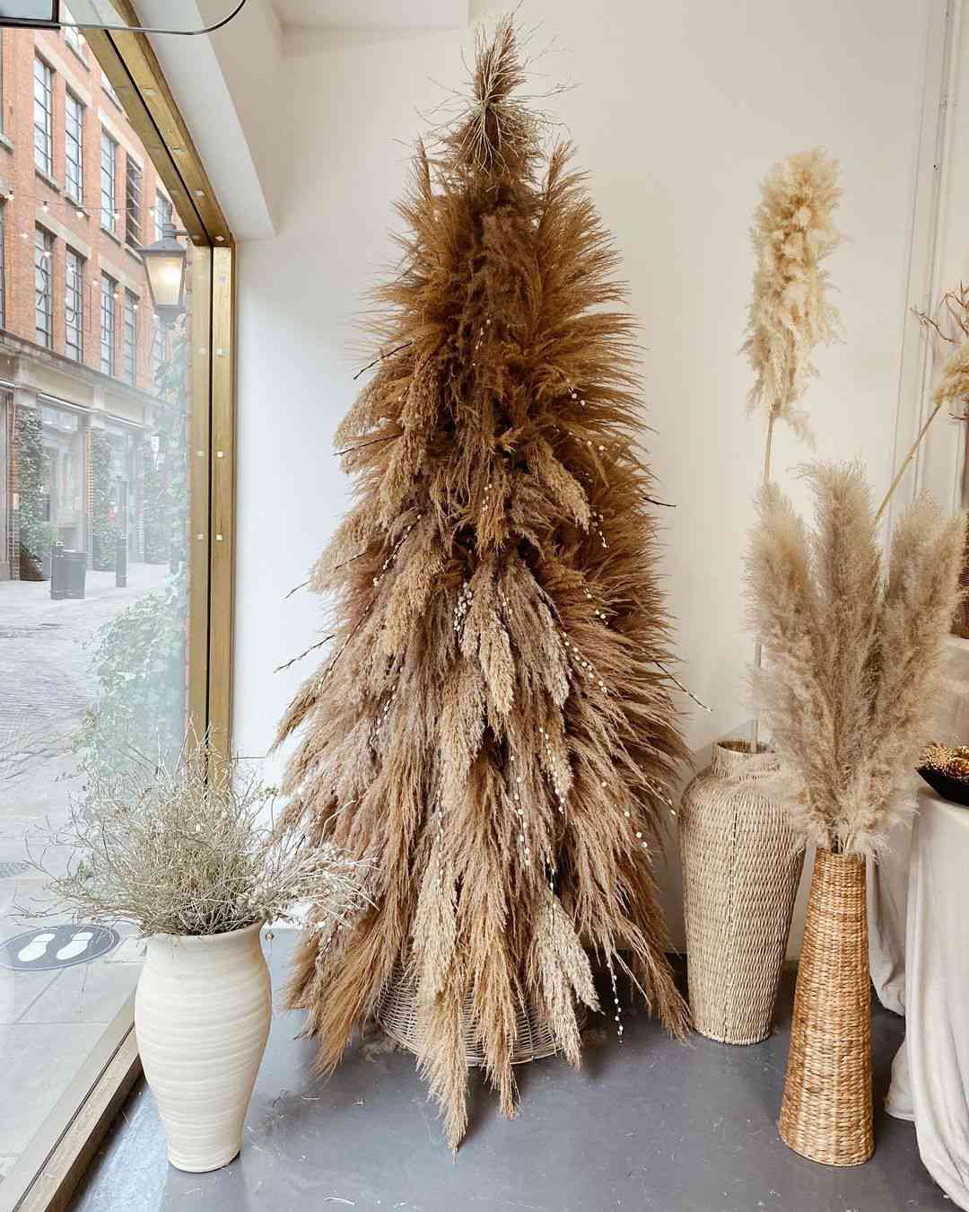 Pampas tree display