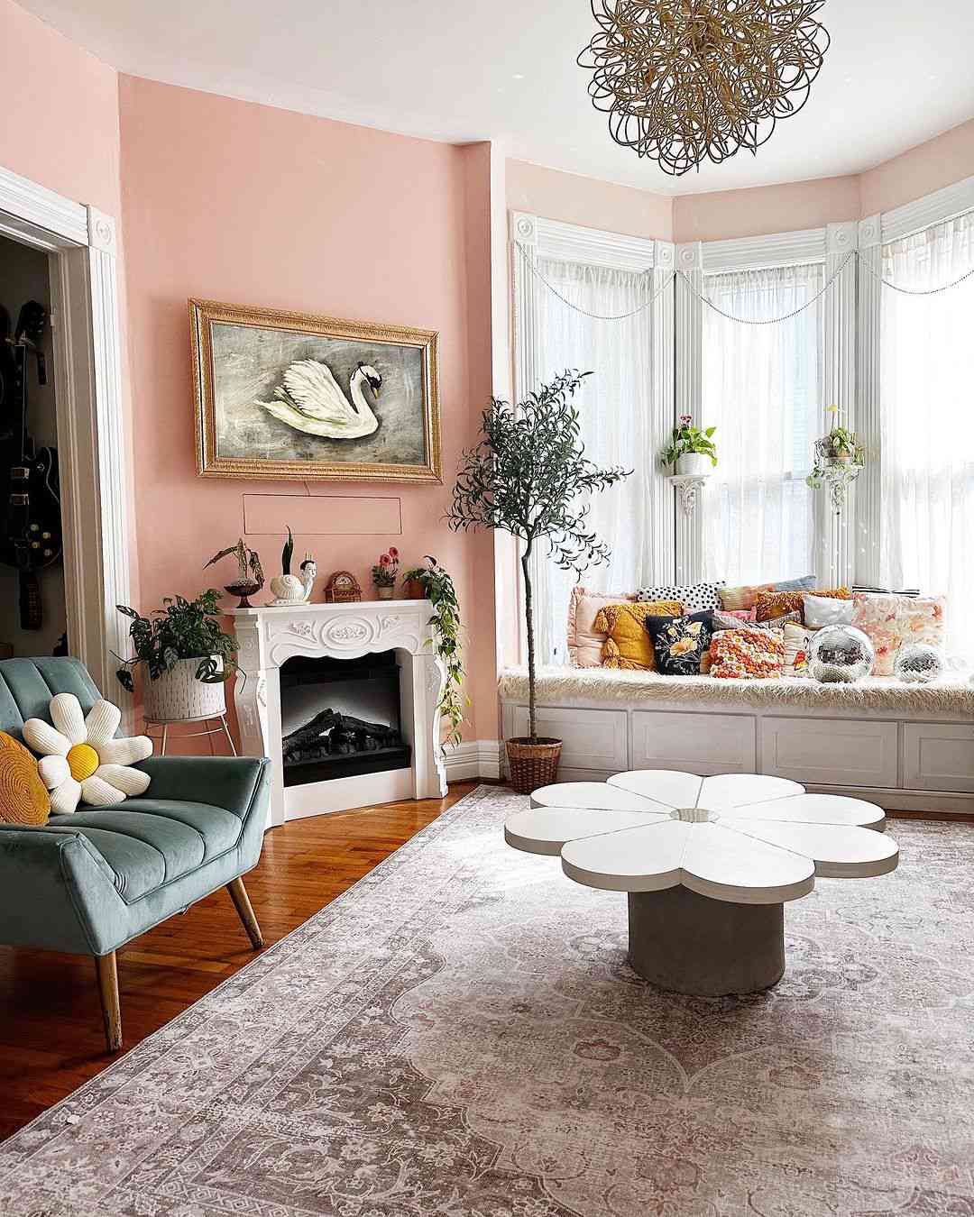 murs roses avec peinture cygne 