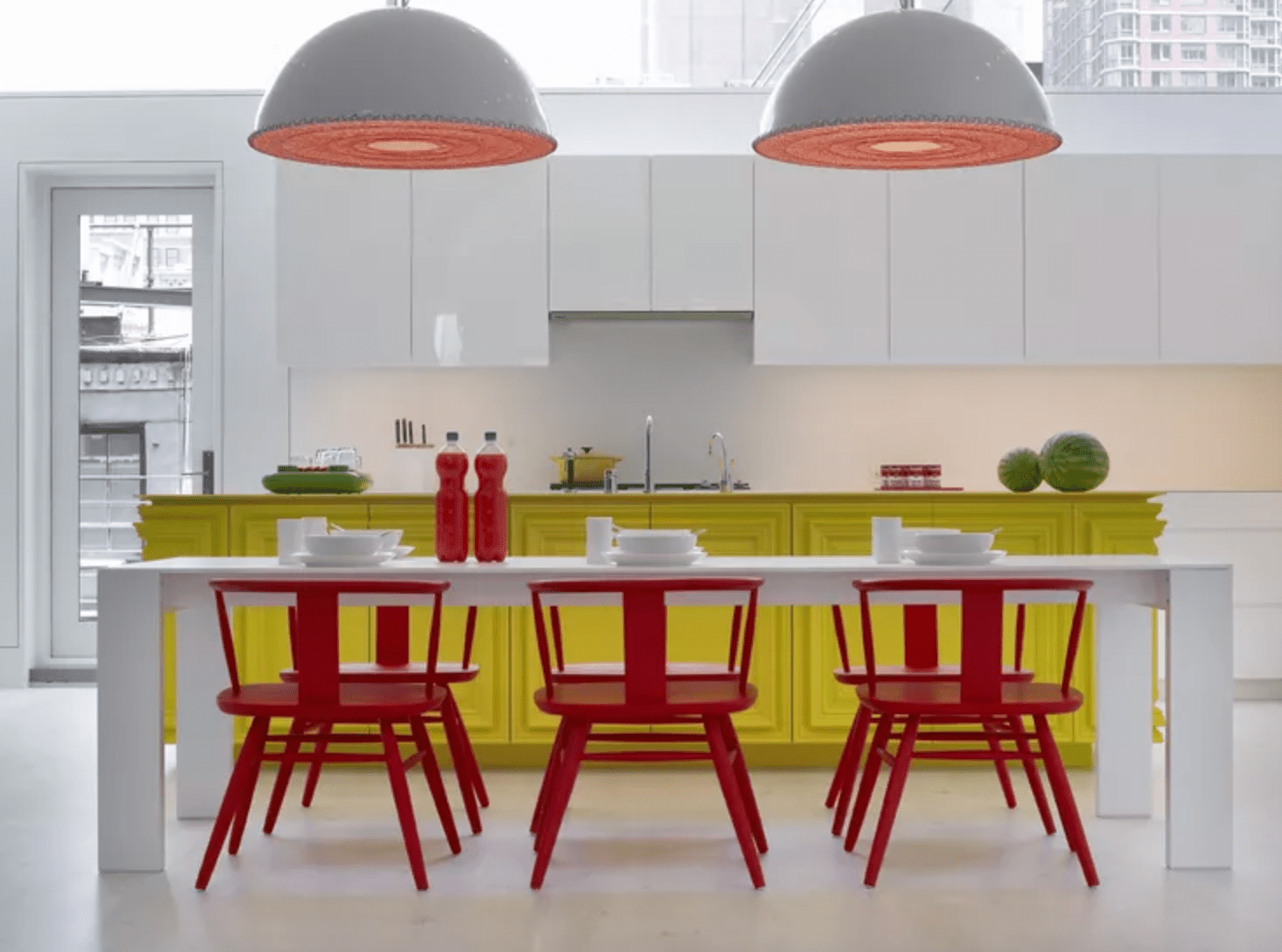 gelbe und rote Küche