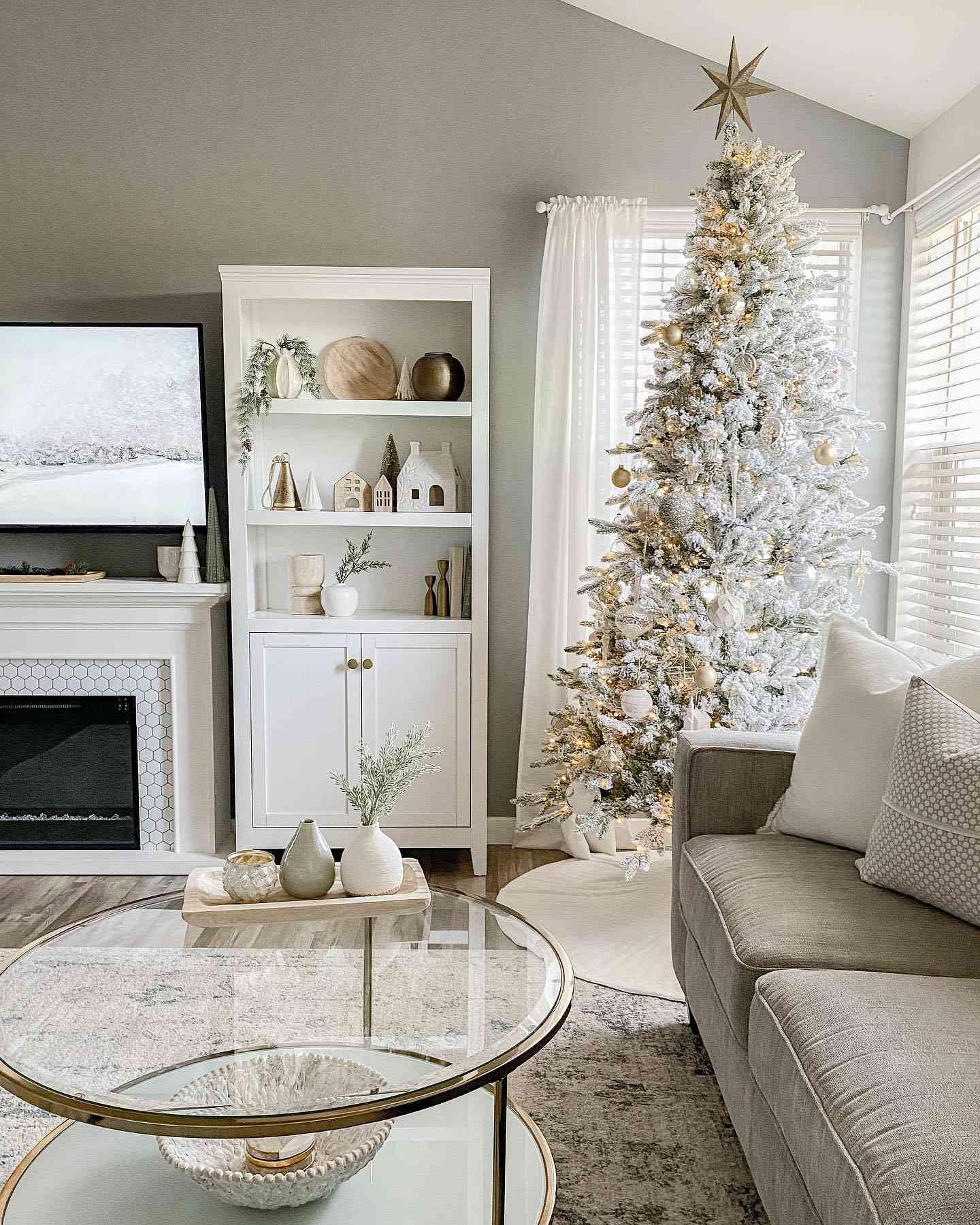 árbol de navidad blanco con remate dorado