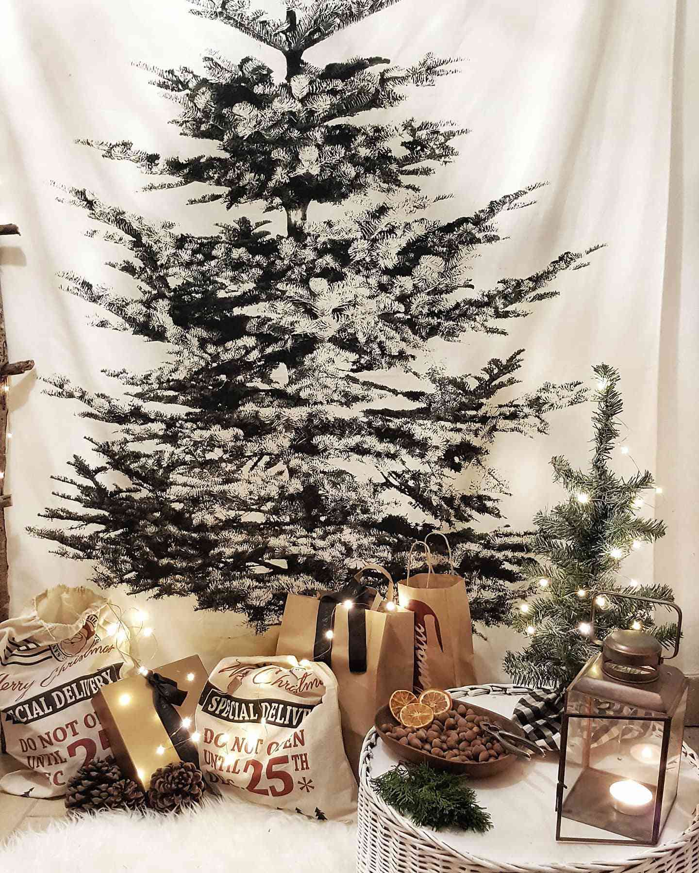árbol de navidad blanco y desnudo