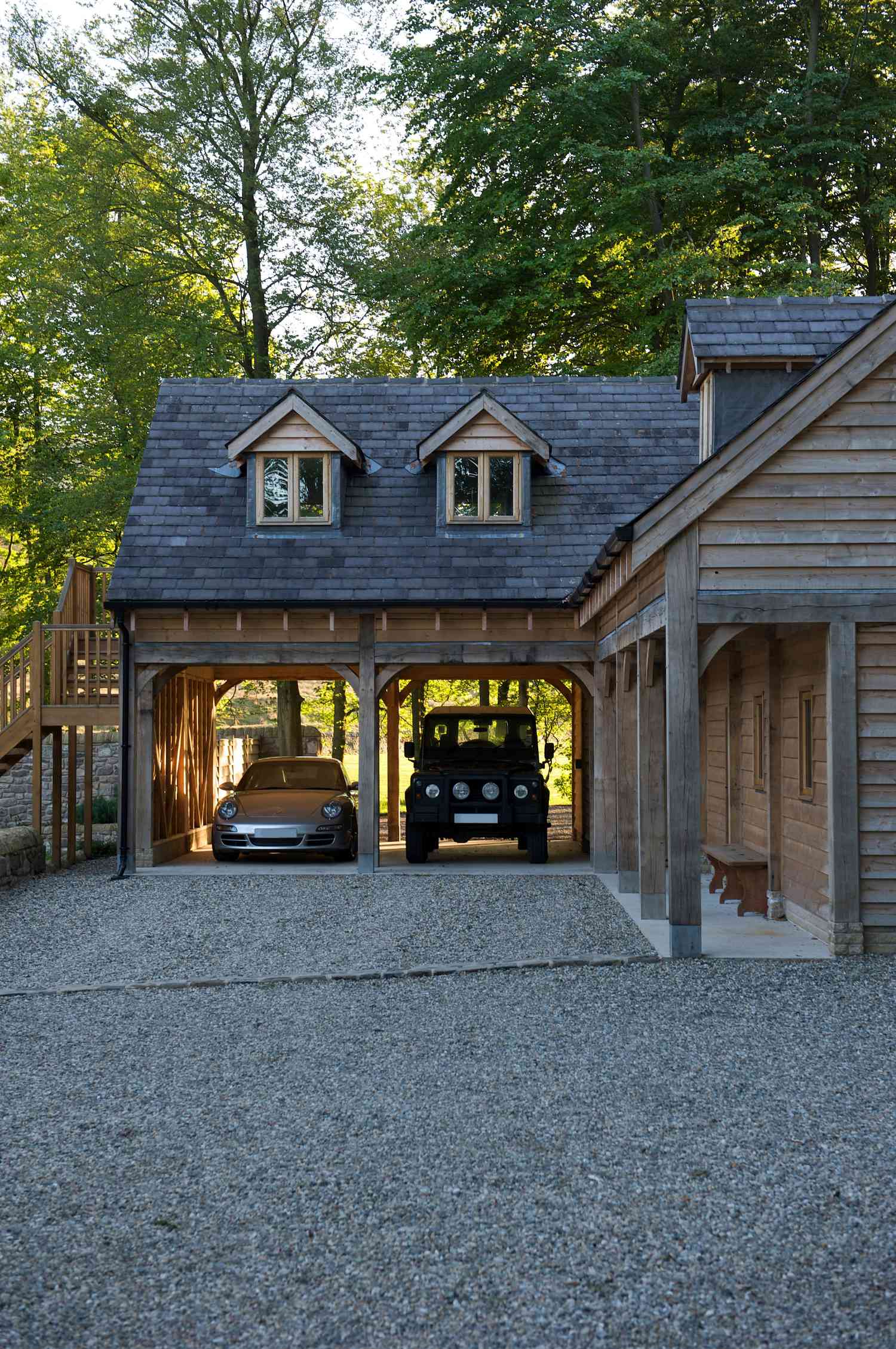 casa de madeira com garagem dupla