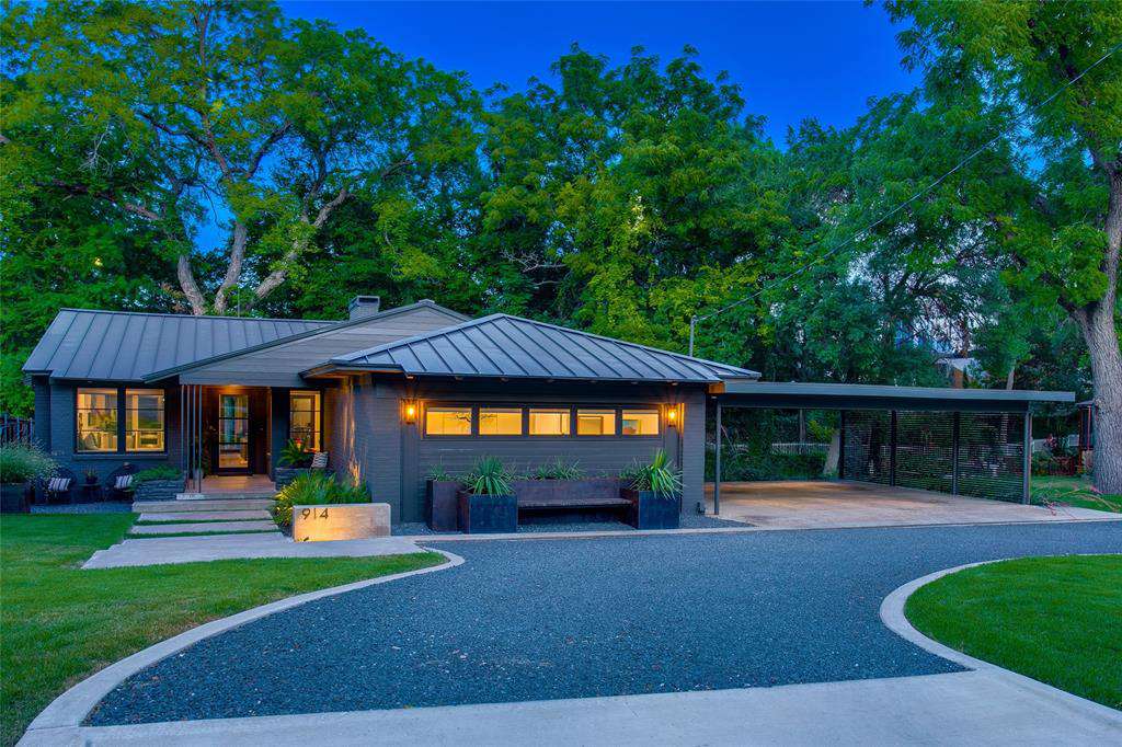 grand carport pour plusieurs voitures