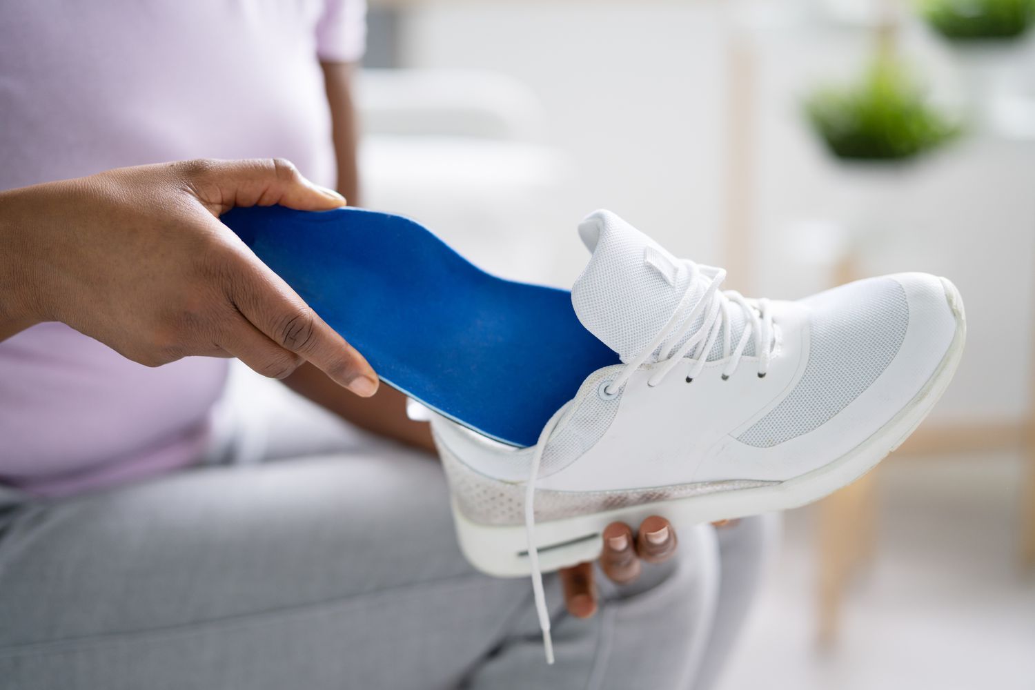 cómo limpiar las plantillas de los zapatos
