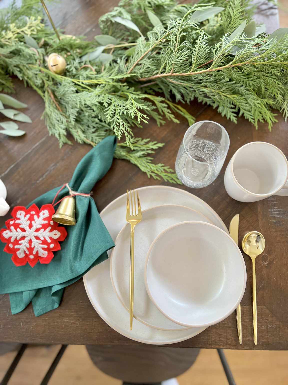 Paysage de table de Noël avec cloche