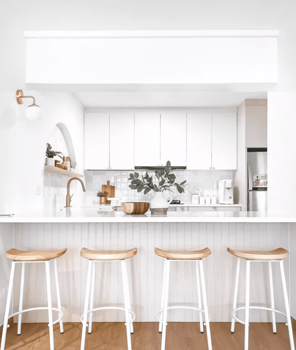 weiße erdige Küche